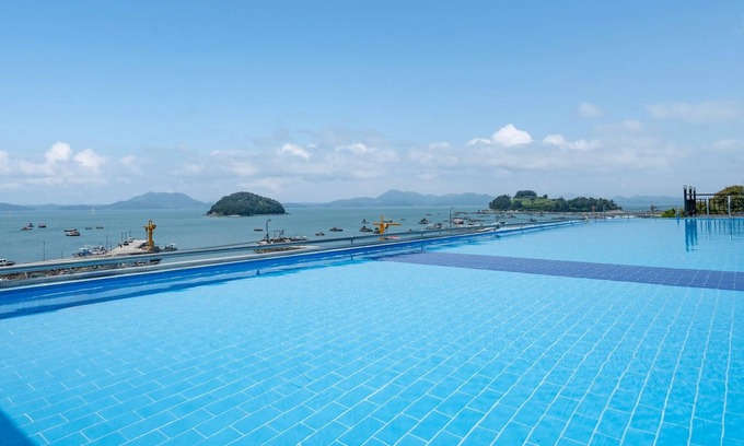 Dolsan-eup House | Yeosu Arum Oceanview Whole House Pension