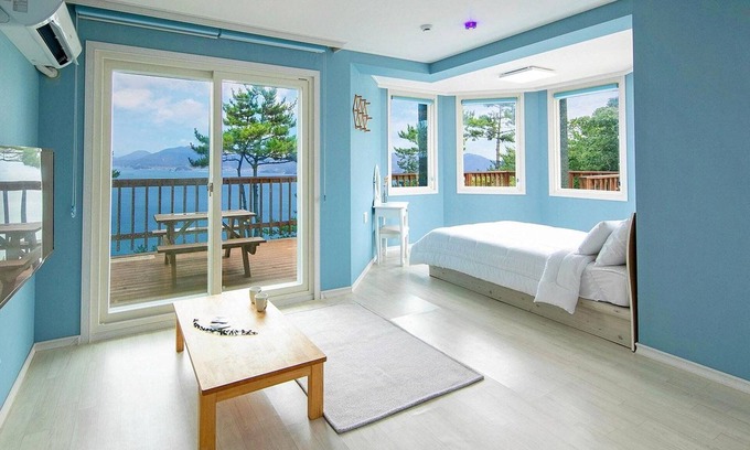 Hwajeong House | Yeosu Badawadeungdae Pension