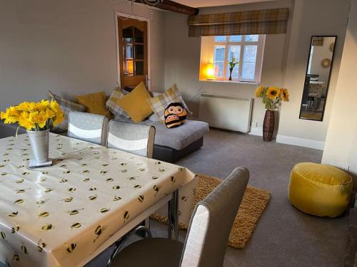 Defynnog House | Yew Tree Cottage, 3 bedroom, 4 Church Row Defynnog