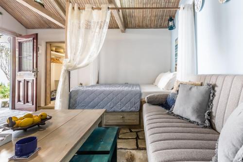 Skopelos Apartment | Yianna Cottage Studios