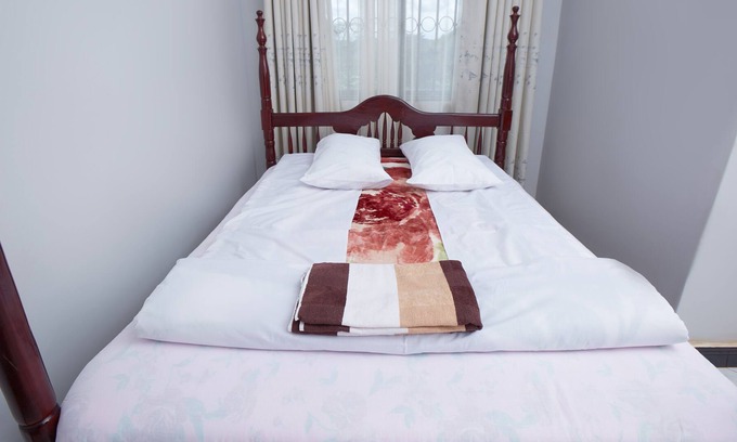 Kampala Bed & Breakfast | Yobo's Complex Guest House