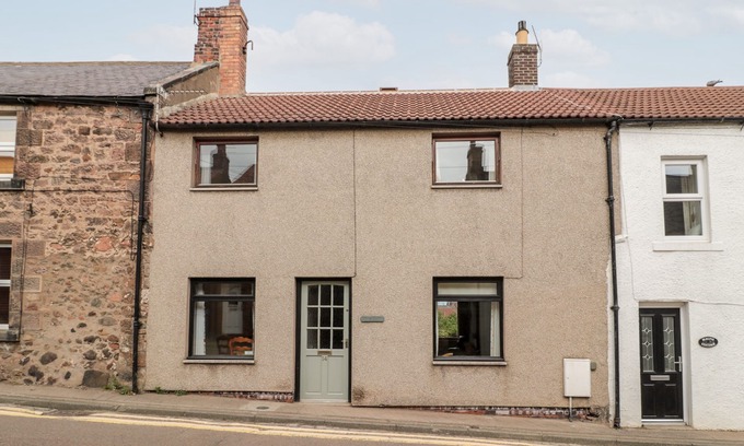 Wooler Cottage | YORK COTTAGE, pet friendly, with a garden in Wooler