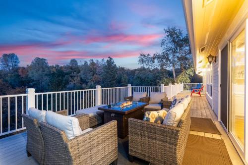Coarsegold House | Yosemite Bass Lake VIEWS, 2 Homes, Games, Hot Tub