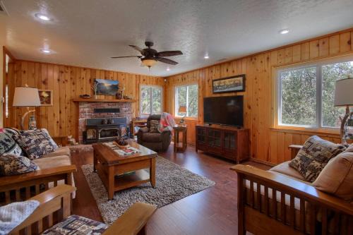 Yosemite Forks House | Yosemite Corner w NEW game room/Hot Tub/EV more
