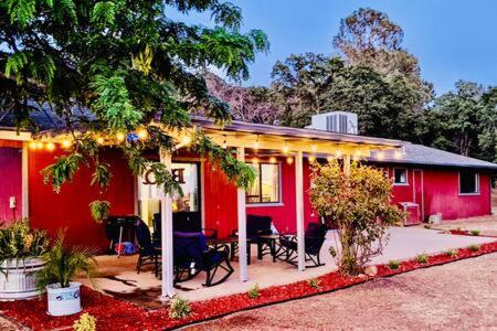 Coarsegold House | Yosemite Elements Sleeps 12 Pet Friendly Views