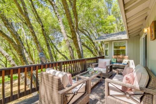 Groveland House | Yosemite Home Base Community Perks and Lake Access!