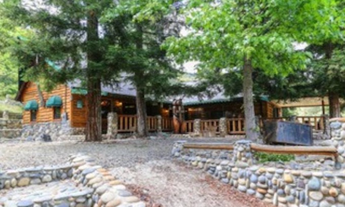 Yosemite Forks Cabin | Yosemite! Kids, dogs & family! Angel's Rest, beautiful views & Bass Lk Close by