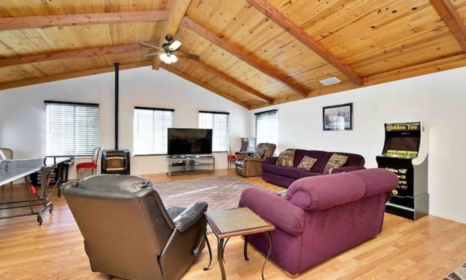 Yosemite Lakes House | Yosemite Lakes 7-BR 10-Bed Ping Pong, Great Games!Family getaways!