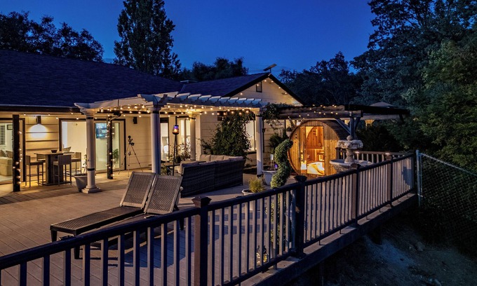 Mariposa House | Yosemite Luxe Family Lodge-Theater-Sauna-Spa-EV-Poker Table-Game Room-Pool table