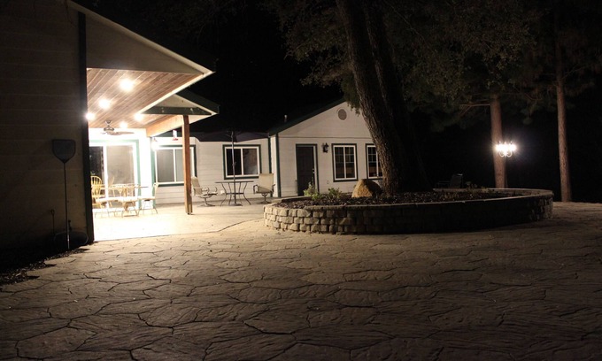 Mariposa House | Yosemite Mountain Escapes! Comfort while visiting Yosemite Winter Specials! Spa!