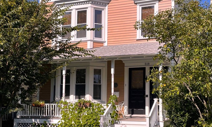 Hudson Apartment | You're in the Pink at a lovely and comfortable1900s home in a quiet neighborhood