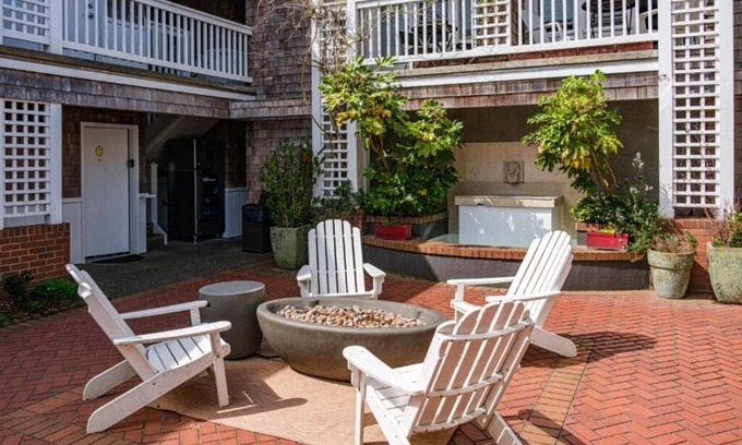 Downtown Cannon Beach Hotel | Your Coastal Stay with Walkable Charm & Shopping! Onsite Parking!
