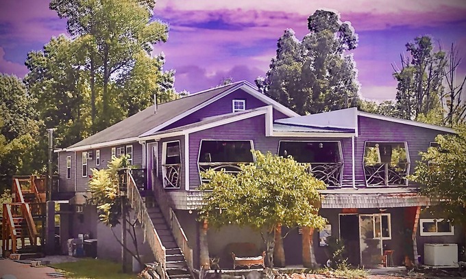 Monticello House | Your Country Home - Just 1/4 Mile From Lake Cumberland! Professionally Cleaned