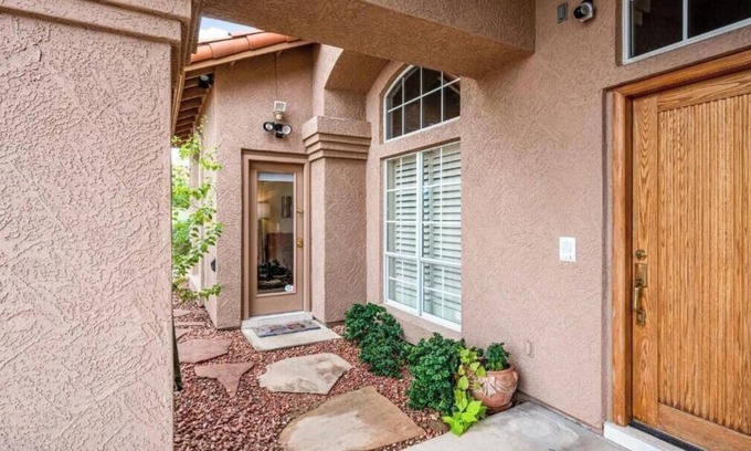 Paradise Valley Village Cottage | Your Cozy Place, Pool Work & Play, Scottsdale, Near Mayo Clinic