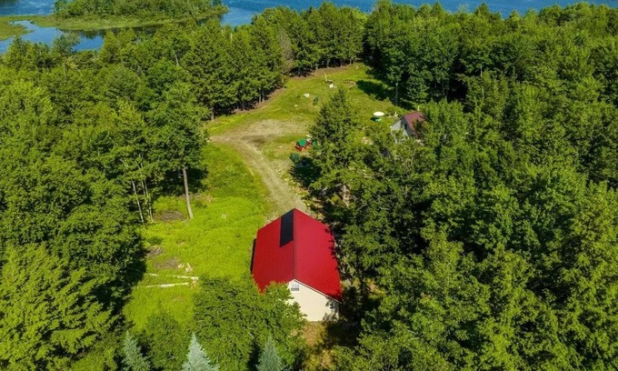 Newport Cottage | Your Escape! 100 acres of trails, lakefront, wildlife, & quiet!