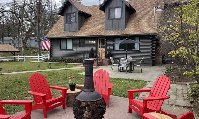 Yosemite Forks Cabin | Your family friendly Yosemite/Bass Lake getaway across from a river!