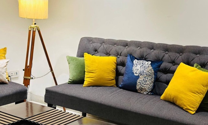 New Delhi Hotel | Your Family's Home Away from Home in Rajouri Garden: Couples Welcome!"