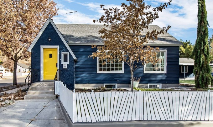 North End House | Your Family WANTS to stay here! Walk to Hyde Park, Camel's Back Park & Hike Boise Foothills!