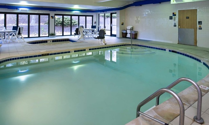 Glenwood Springs Hotel | Your Gateway to Glenwood Springs! Free Breakfast, Pool, Free Parking!