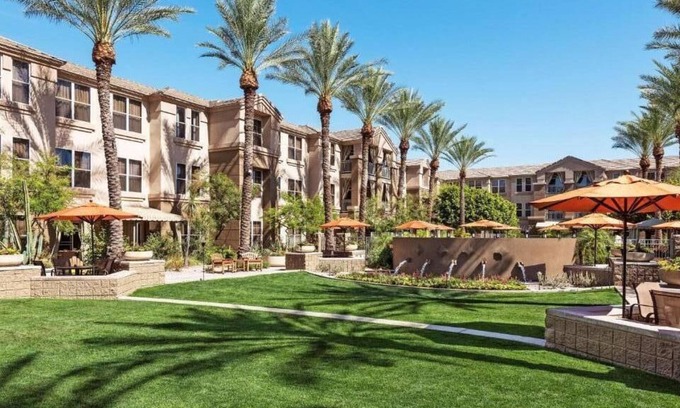 Gainey Village Villas House | Your Gateway to Scottsdale's Wonders: Elegant Suites Await! Paws Friendly, Pool