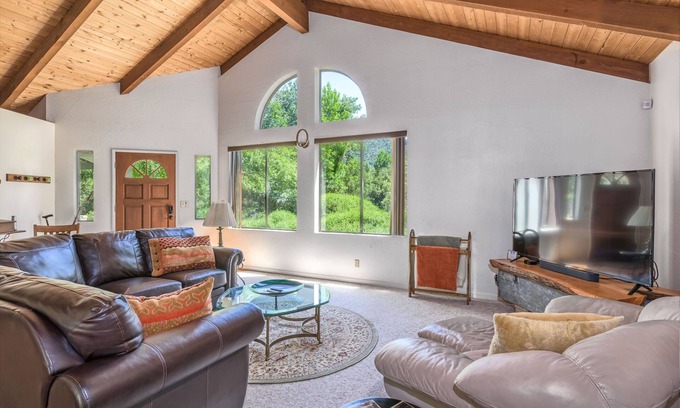 Oakhurst House | Your Green Gable