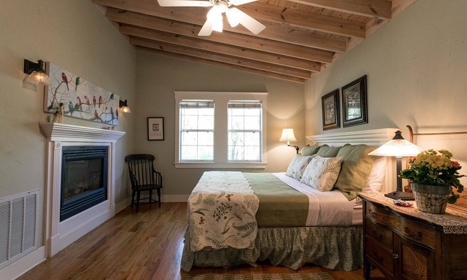 Fredericksburg Cabin | Your Hiding Place | Blissful Retreat