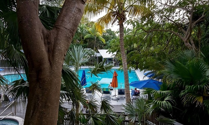 Marathon Resort | Your Home Away From Home! 4 Comfortable Units, Free Parking, Pool and Hot Tub