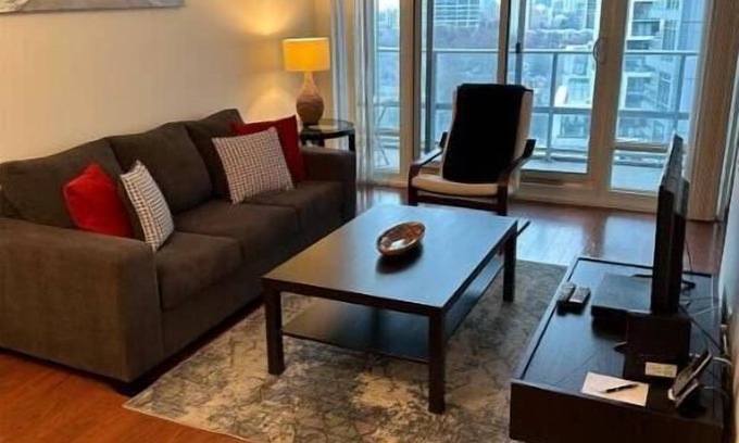 Yonge-Eglinton House | Your Home Away from Home in Midtown Toronto