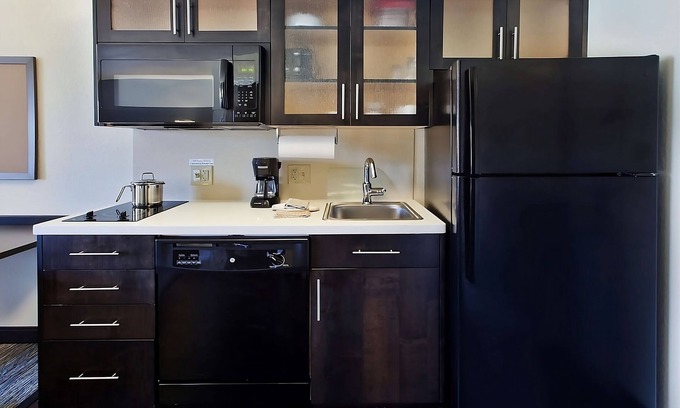 Horsham House | Your Home Away From Home! Free Parking, Pets Allowed, Near Speed Raceway