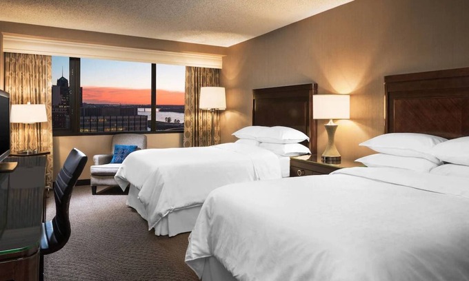 Pinch District House | Your Home Away From Home! 4 Great Units, Restaurant and Bar
