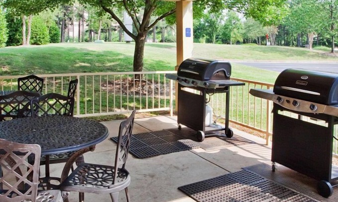 Gwinnett Place Hotel | Your Home Away From Home! 4 Posh Units, Short Drive to Webb Bridge Park