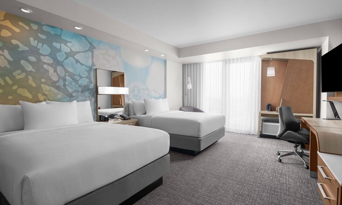 Clearwater Beach Hotel | Your Home Away From Home! 3 Great Units, On-Site Restaurant, Outdoor Pool