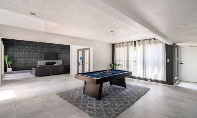 Greater Fondren Southwest House | Your home with 10beds,Backyard,Pool table, free parking, pet friendly