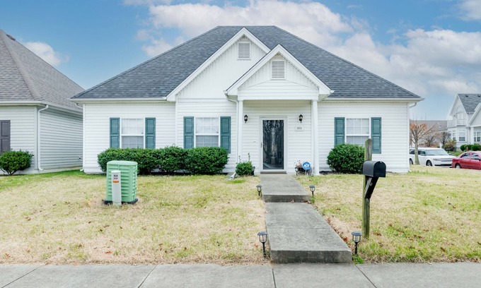 Park Duvalle House | Your Kentucky Home |3BR, Sleeps 9|