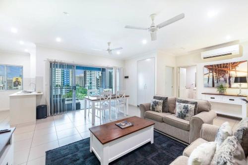 Darwin City Centre Apartment | Your Keys to Larrakeyah Coastal Comfort with Pool