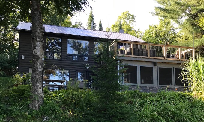 Algonquin Highlands Cottage | Your Lakeside Haven in Algonquin Highlands!
