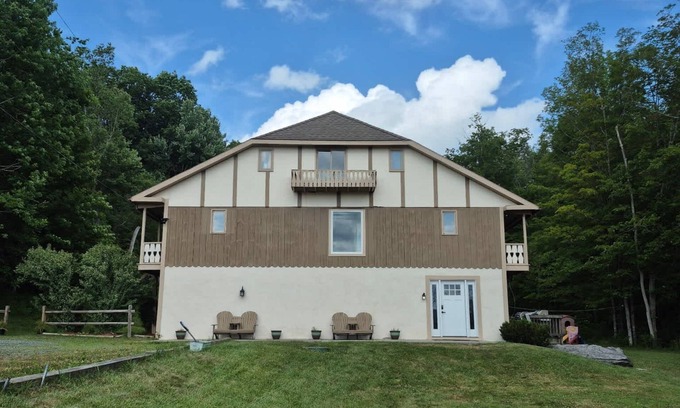 Stephentown House | *Your Own B&B* Su