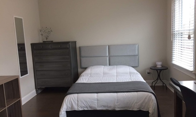 Thomas Square House | Your own studio with the benefits of common spaces