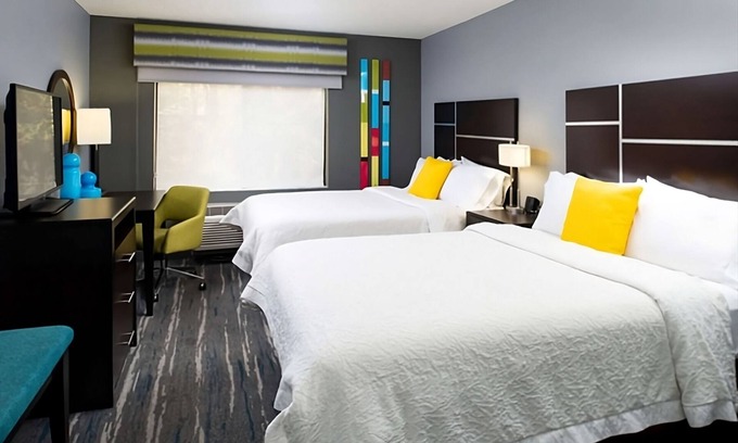 Glenwood Springs Hotel | Your Peaceful Mountain Escape! Free Breakfast, Indoor Pool, Free Parking!