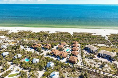 Sanibel House | Your Perfect Getaway Awaits - Charming Sanibel Island villa with private beach