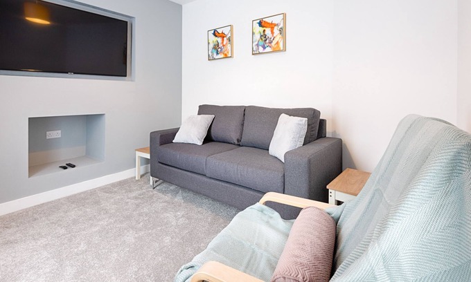 Cwmbrwla House | Your perfect stay! Swansea City Centre