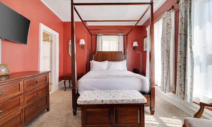 Milford House | Your Pet-friendly Adventure Base in the Poconos Great Outdoors