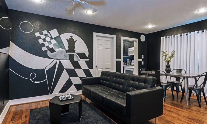Greenway Plaza-Upper Kirby Apartment | Your Queen's Gambit! Sleeps 10/4BR/3BA/2PA