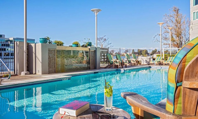 Redwood Shores Hotel | Your Relaxing Getaway Awaits! 3 Convenient Units, Pets Allowed, Onsite Pool