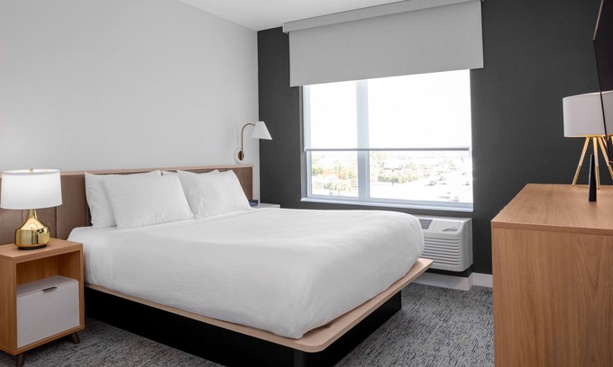 Clearwater Hotel | Your Relaxing Getaway Awaits! 2 Pet-friendly Units, Free Breakfast, Pool