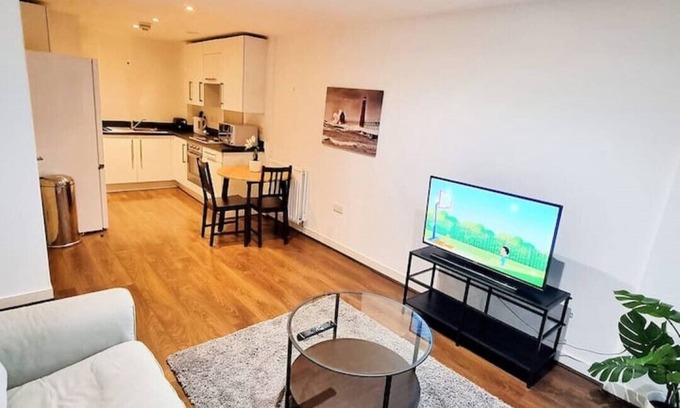 Woolwich Apartment | Your Riverside Home 3