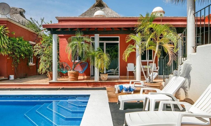 Hidalgo House | Your Tropical Paradise Getaway