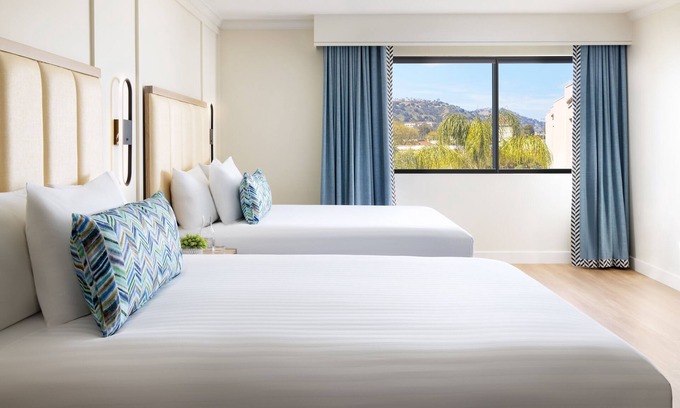 Calabasas Hotel | Your Ultimate Leisure Stay Near Lake Calabasas Park! 2 Comfortable Units, Pool