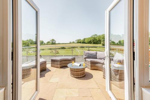 Llangefni House | Yr Hen Barlwr