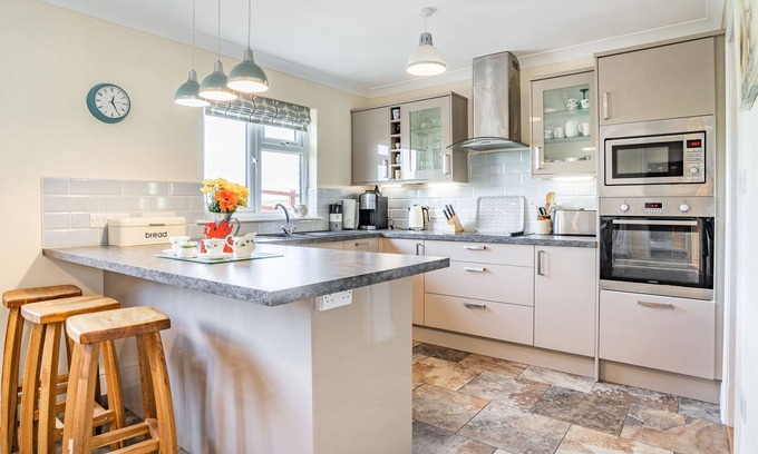 Llanedy Cottage | Yr Hen Ffald